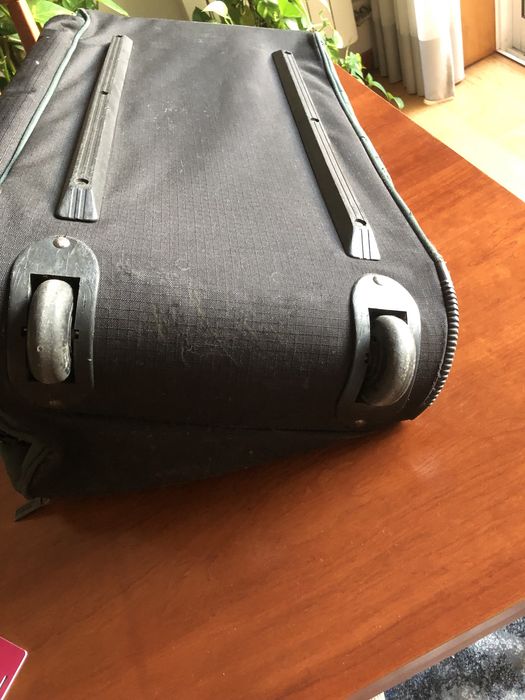 Mala de viagem com rodas,Benetton boa marca