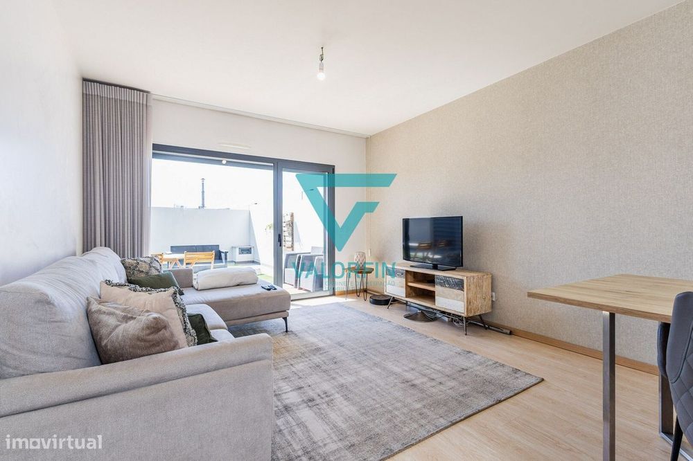 Apartamento T2 c/ Terraço de 95m2 + Garagem / Marinha Grande