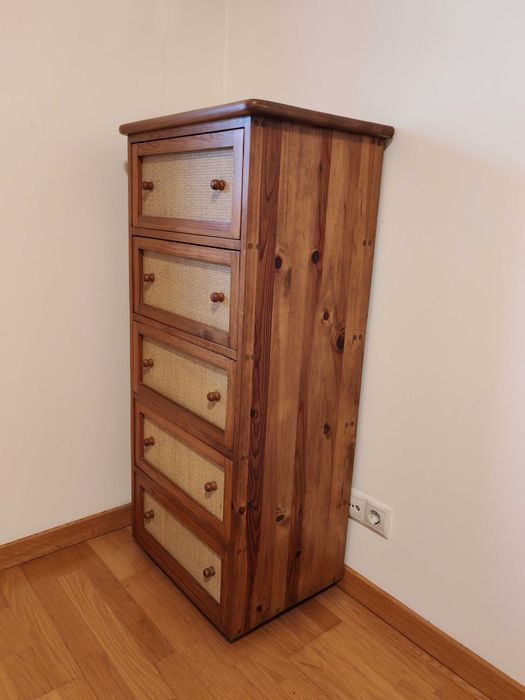 Mobília de quarto em madeira