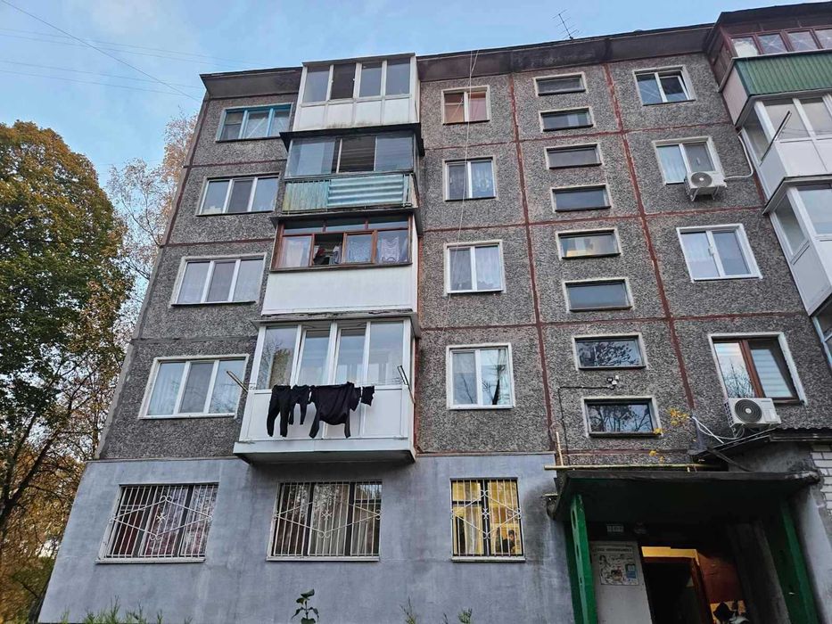 Продається чотирикімнатна квартира в районі Польової