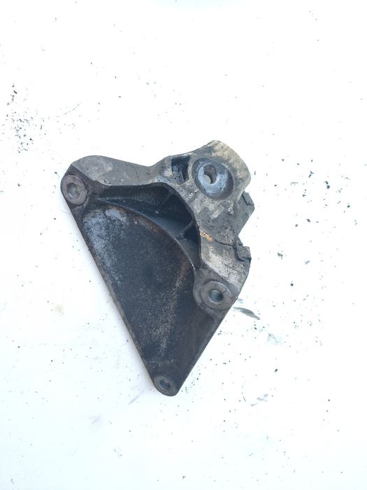 BMW E60 E61 m57 3.0d 235KM łapa silnika lewa wspornik bloku mocowania