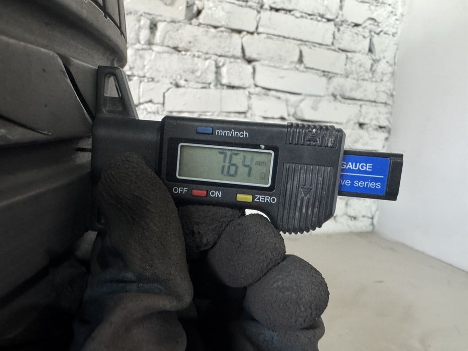 Літні шини Bridgestone 235/40 R19
