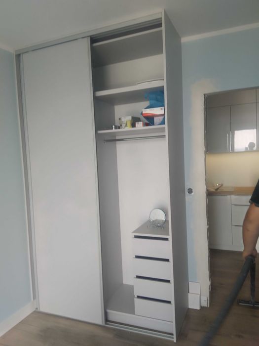 Zabudowy  meblowe , szafy , drzwi przesuwne