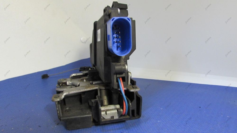 Замок дверей задньої правої VW Touareg GP двери задней Туарег