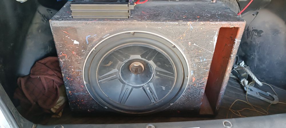 Продам сабвуфер  JBL