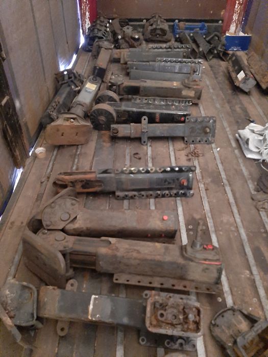 Опорні лапи та запчастини напівпричіпа saf jost