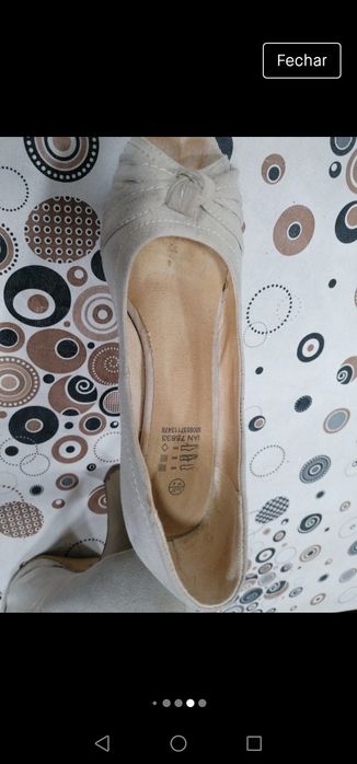 Sapato aberto à frente de salto alto