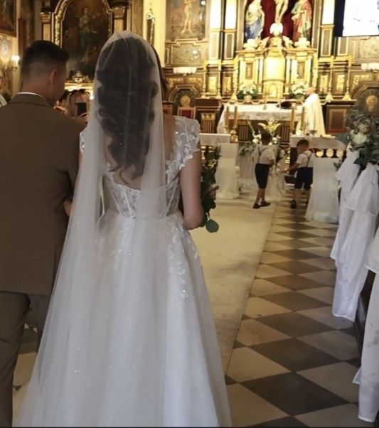 Piękna suknia ślubna