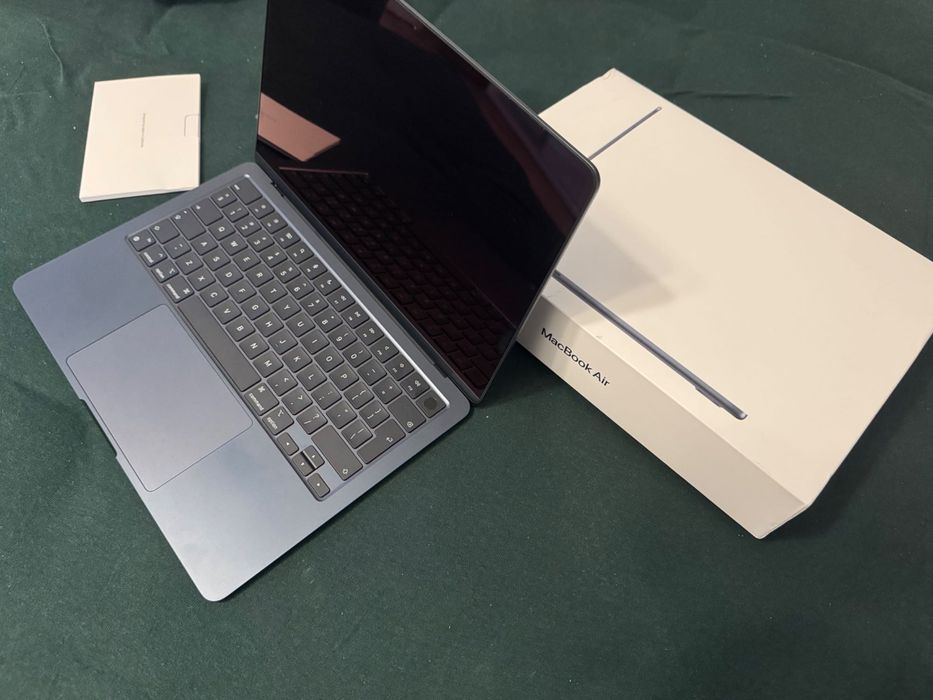 MacBook Air M2 16GB/256GB 13.6” jak nowy