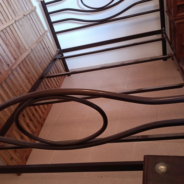 Cama de ferro decasal praticamente nova