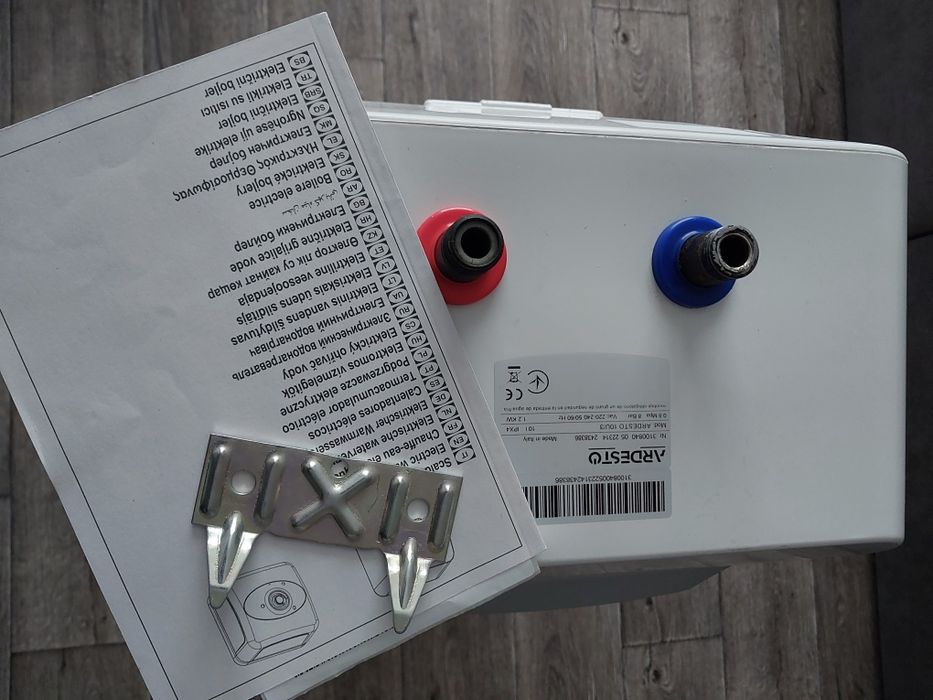 Водонагреватель напольный 10 л. Производства Италия .