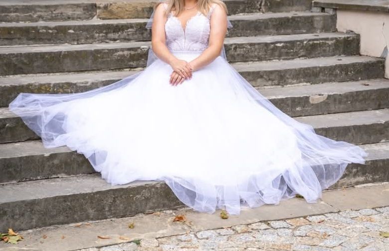 Biała suknia ślubna