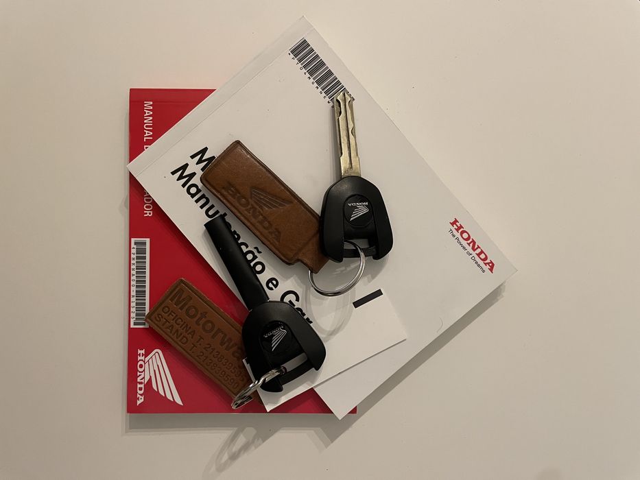 Honda CB650R 2020 • 9.500 km • Extras • Impecável