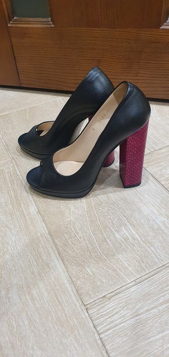 Женские туфли Fellini