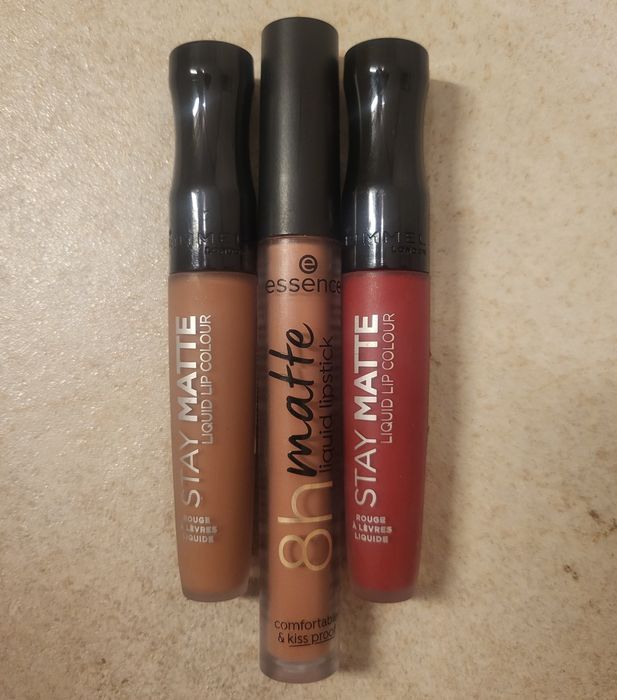 Pomadki Rimmel Stay Matte Golden Rose Essence