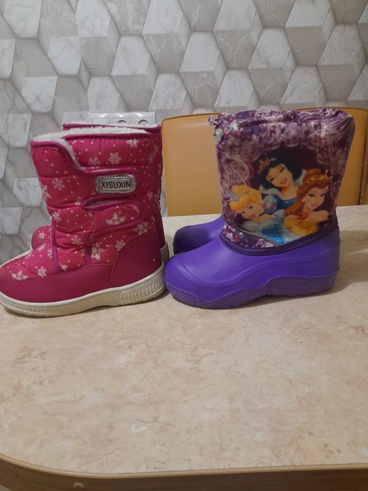 Чобітки дутіки 30р.нові