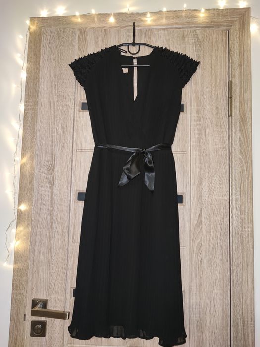 Сукні вечірні нарядні плаття