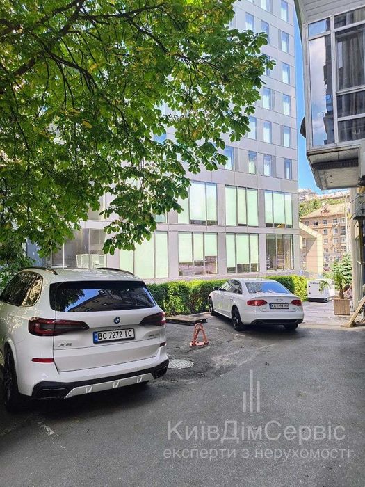 Продаж 2к квартири Госпітальна 2 Центр Печерський