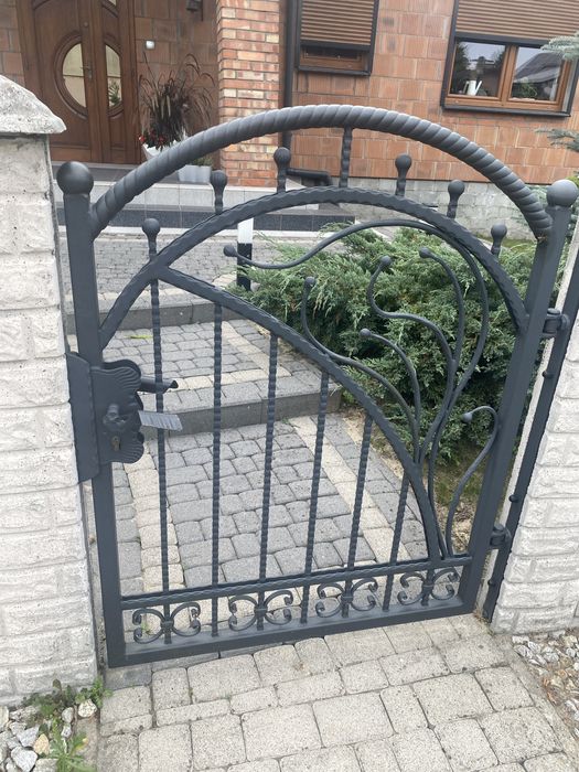 Elementy bramy kutej i furtki masywne