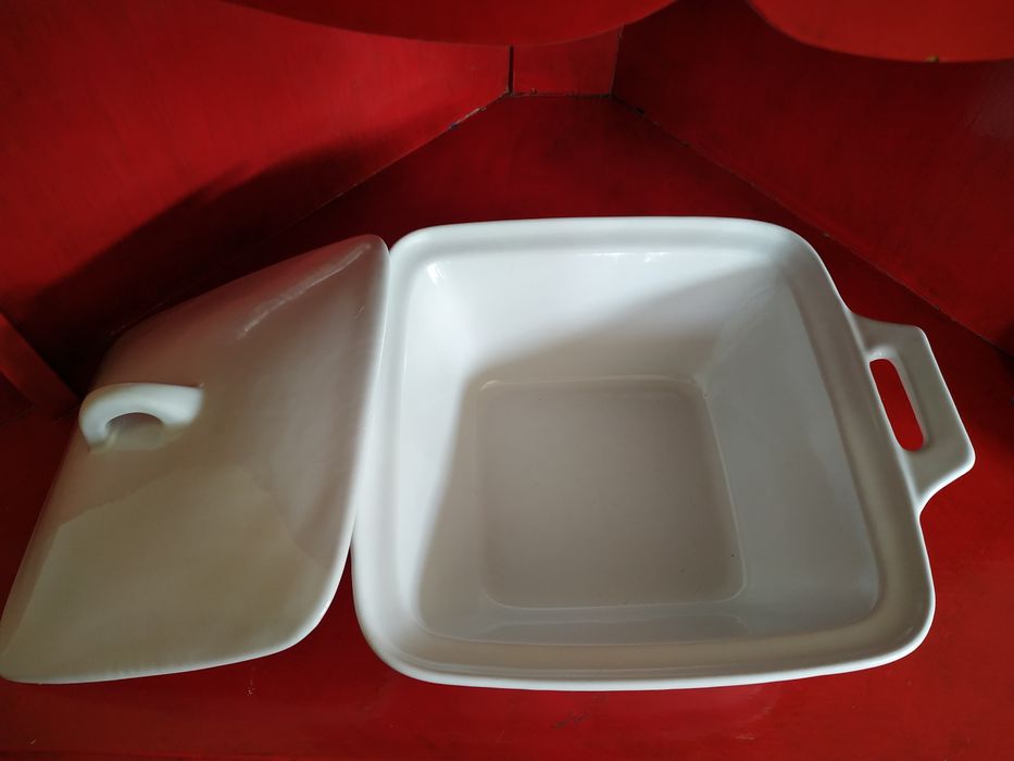 Duże Naczynie żaroodporne białe efektowne solidne. duże. jak nowe. ład