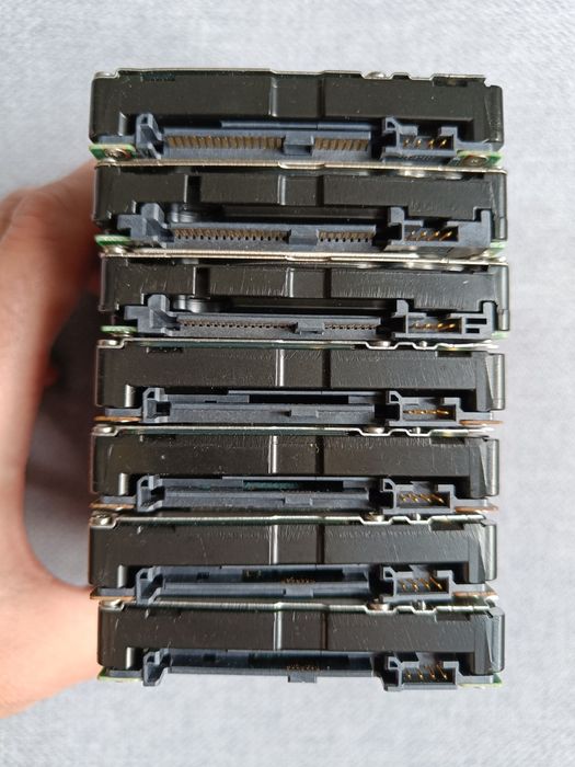 Dyski SAS 1.2TB 300GB