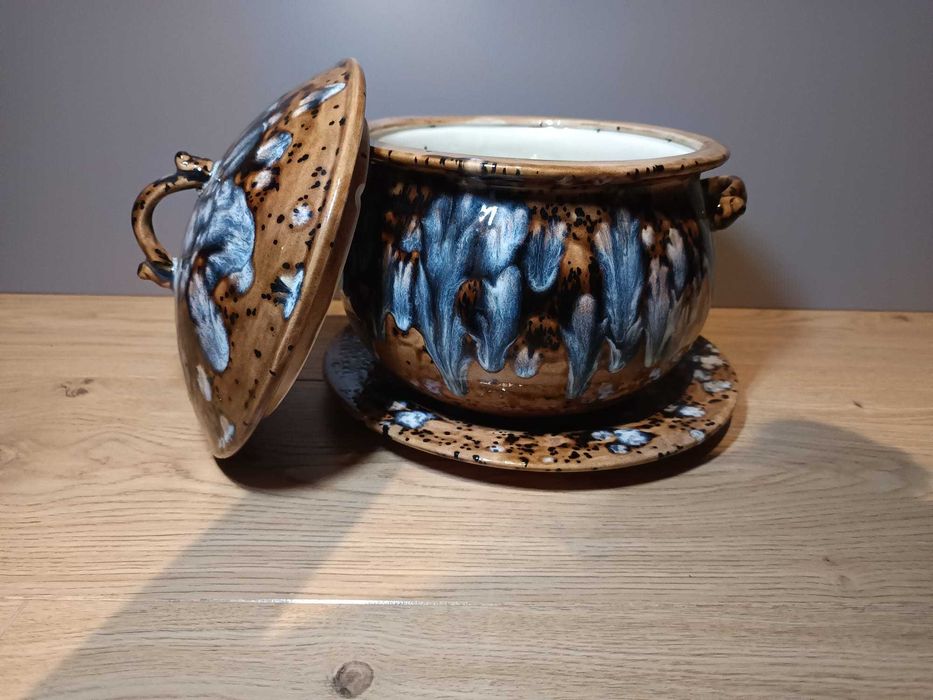 Terrina Artesanal em Cerâmica Vidrada com Prato