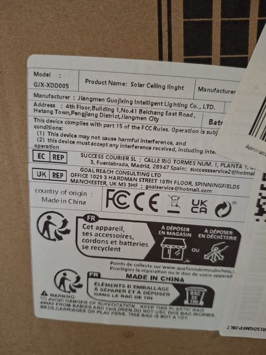 Płaska lampa solarna nowa.