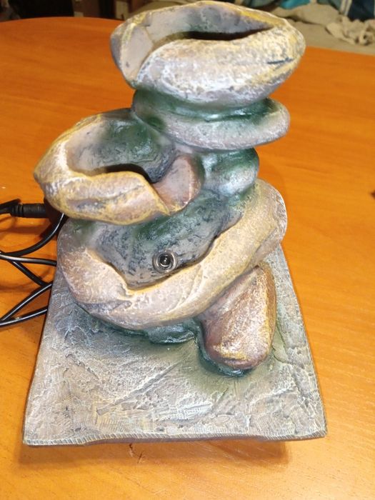 Mini wodospad z ładowarką