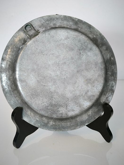 Talerzy talerz cyna ozdobny Adam Szubski PRL