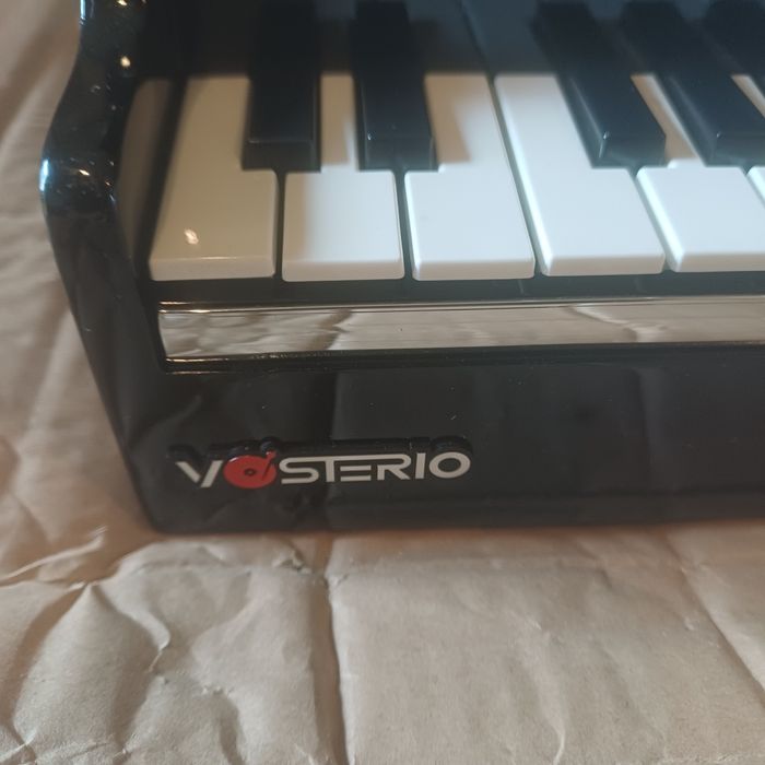 Програвач VOSTERIO Bluetooth із вбудованими динаміками