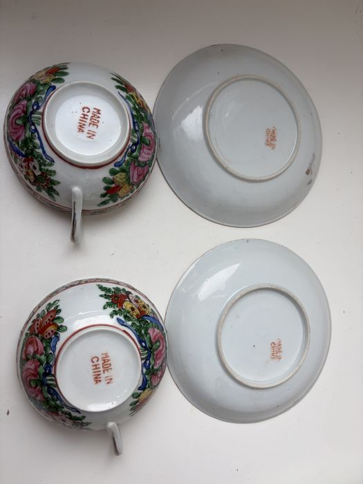 Chávena e pires em porcelana vidrada chinesa, cerca de 1930.