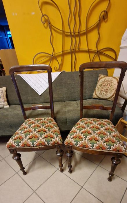 Krzesła stylowe drewniane