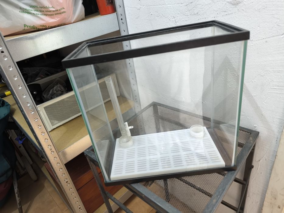 Vendo aquário pequeno