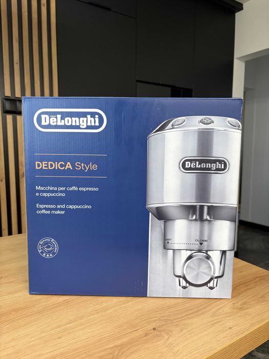 Ekspres ciśnieniowy DeLonghi Dedica EC 685.W - biały - nowy