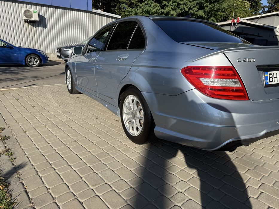 MERCEDES-BENZ C 250 2012 VIN WDDGF4HB6DA767383 фото оголошення 4 з 8
