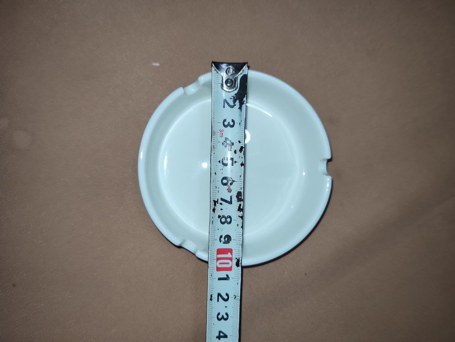 Попiльничка керамiчна бiла