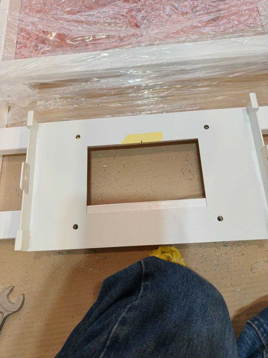 Стійка для монтажу гибридного інвертора та батареї