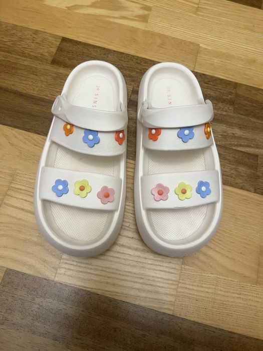 Шльопанці-босоніжки sinsay