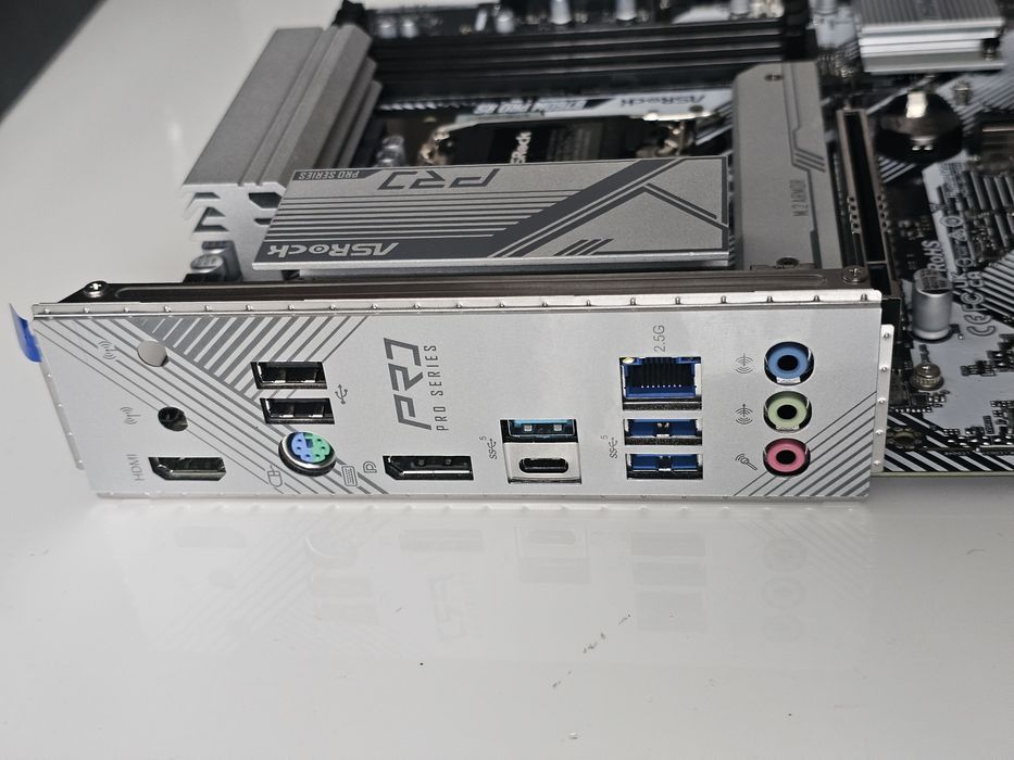 Ігрова материнка Asrock B760M Pro RS / DDR5 / S1700