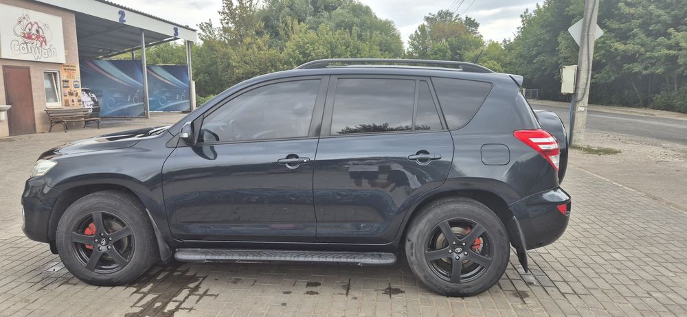 Продам доглянутий автомобіль TOYOTA  RAV4