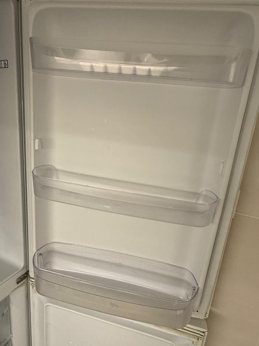 Frigorífico Combinado Indesit Mod BIAA 12 para peças