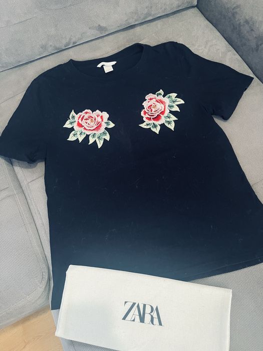Czarny top t-shirt hm z kwiatkami rozm s