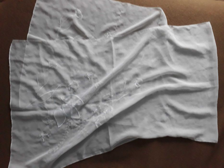 Шарф хустка  біла з вишивкою