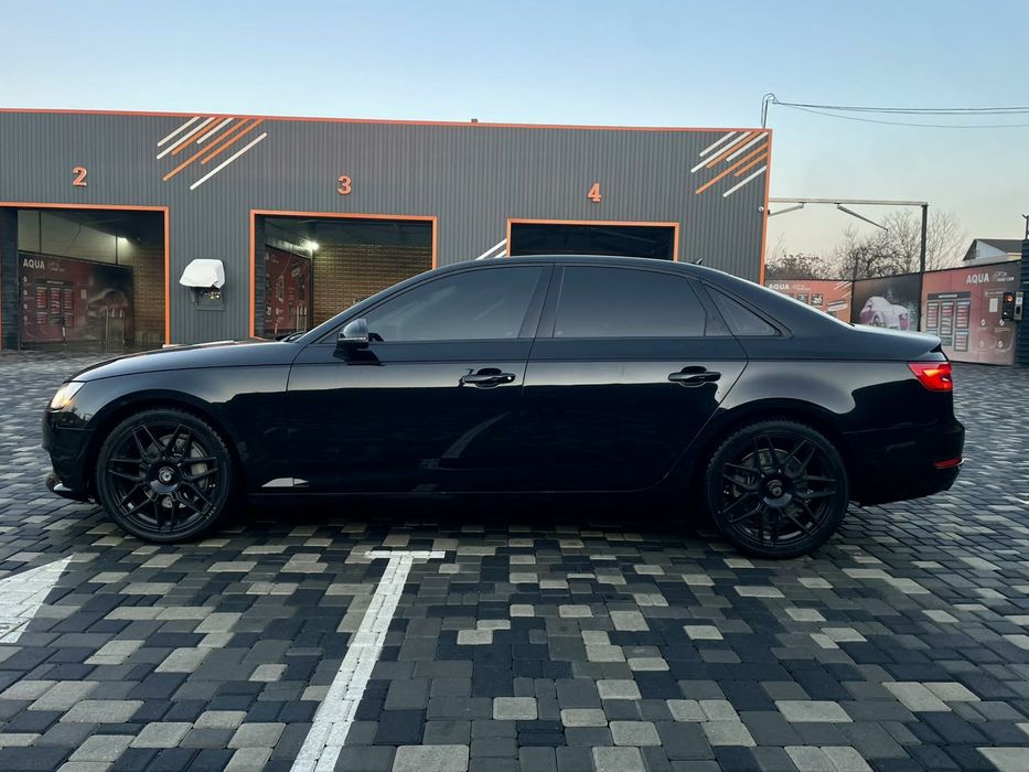 Продам Audi A4 B9 quattro повний привід 2016 рік 2.0 бензин