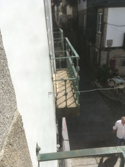 Restauros de portas e janelas pinturas acentamento de azulejos e varios outros biscates xona de guimaraes…