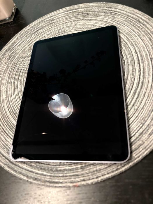 iPad Air 5 10,9" 2022 64GB wifi iCloud uszkodzony