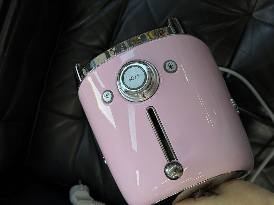 Тостер від бренду smeg