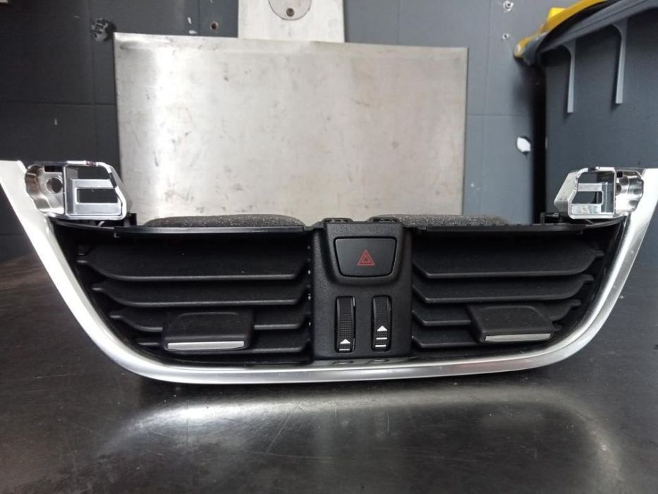 Grelha sofagem central Ford Fiesta 17-