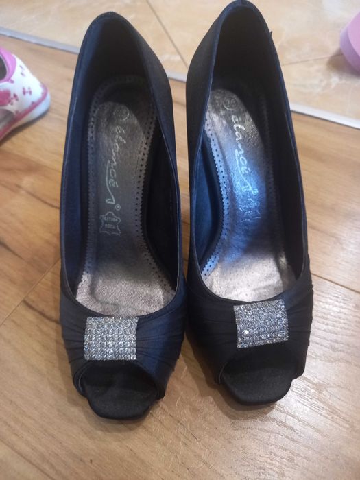 Buty z odkrytymi palcami rozm. 35
