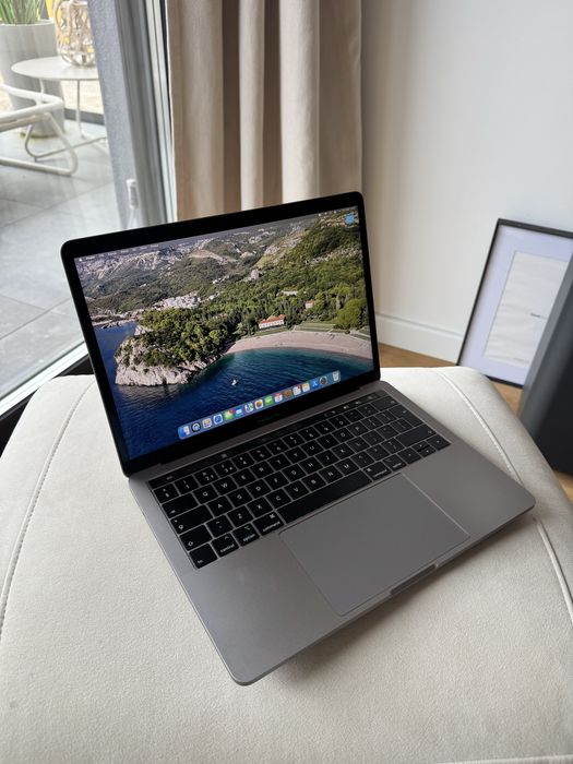 MacBook Pro 13” i5 8GB RAM 256GB SSD Retina